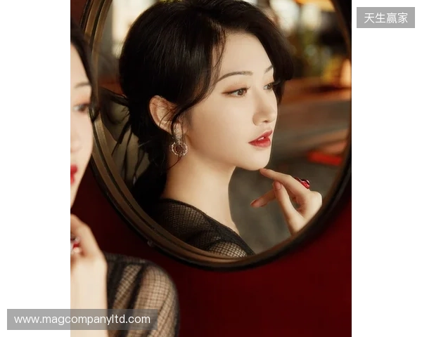 👀穿着热刺球衣！王钰栋与U22国足队友鲍盛鑫、蒯纪闻合影